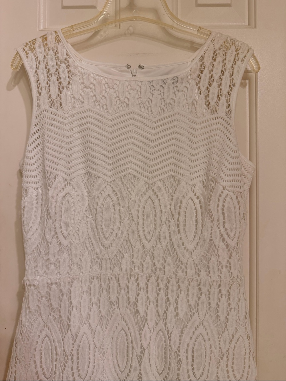 Ellen Tracy White Sleeveless Lace Sheath Dress, Lined, Back Zip, Sz 6 - Picture 2 of 13